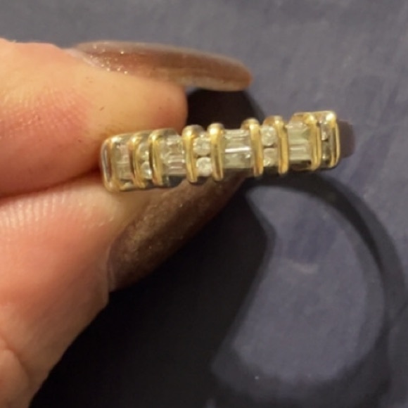 Elegant Gold and Silver Women\'s Ring
